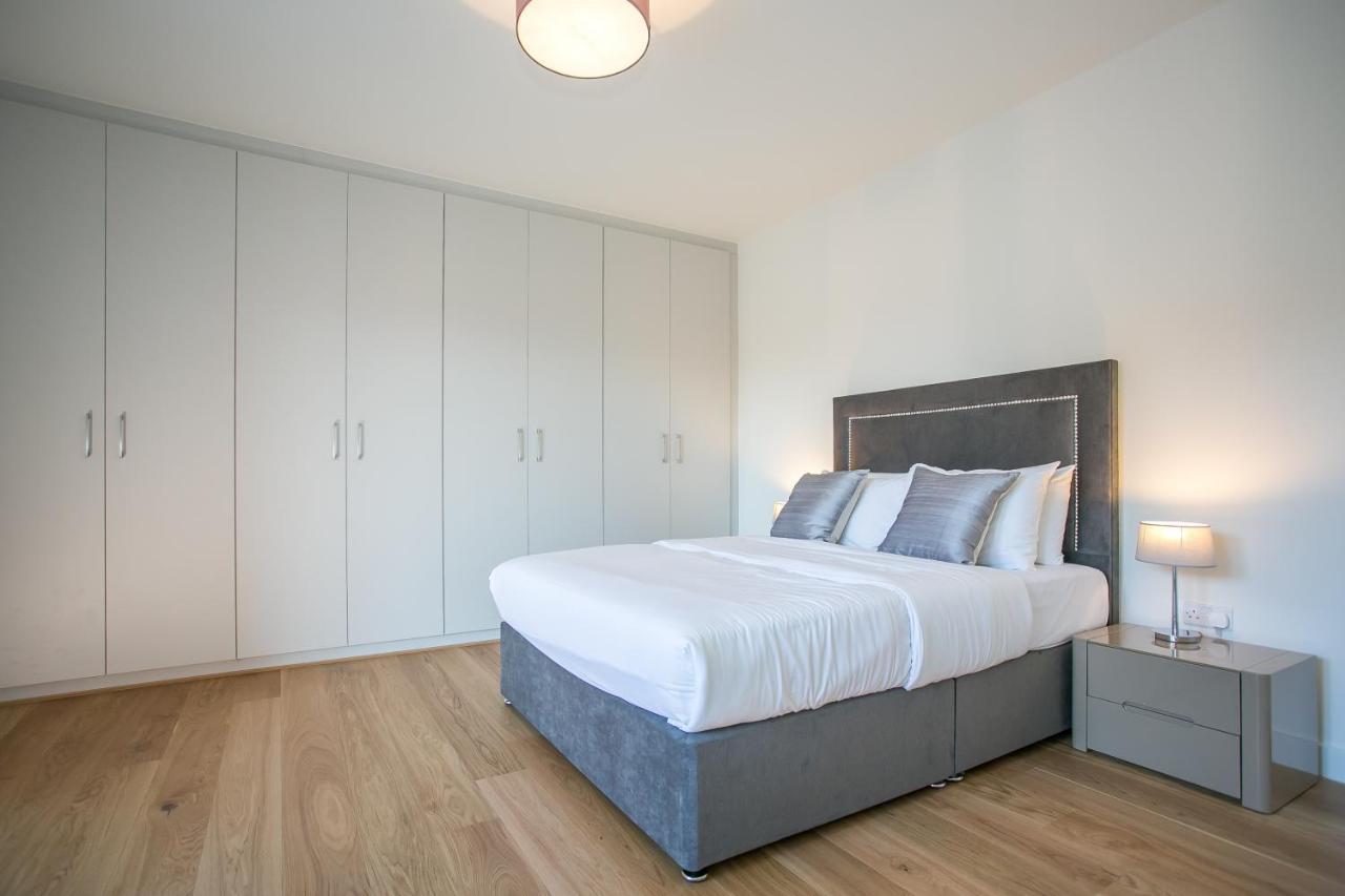 Grand Canal Square Apartments Дублин Экстерьер фото