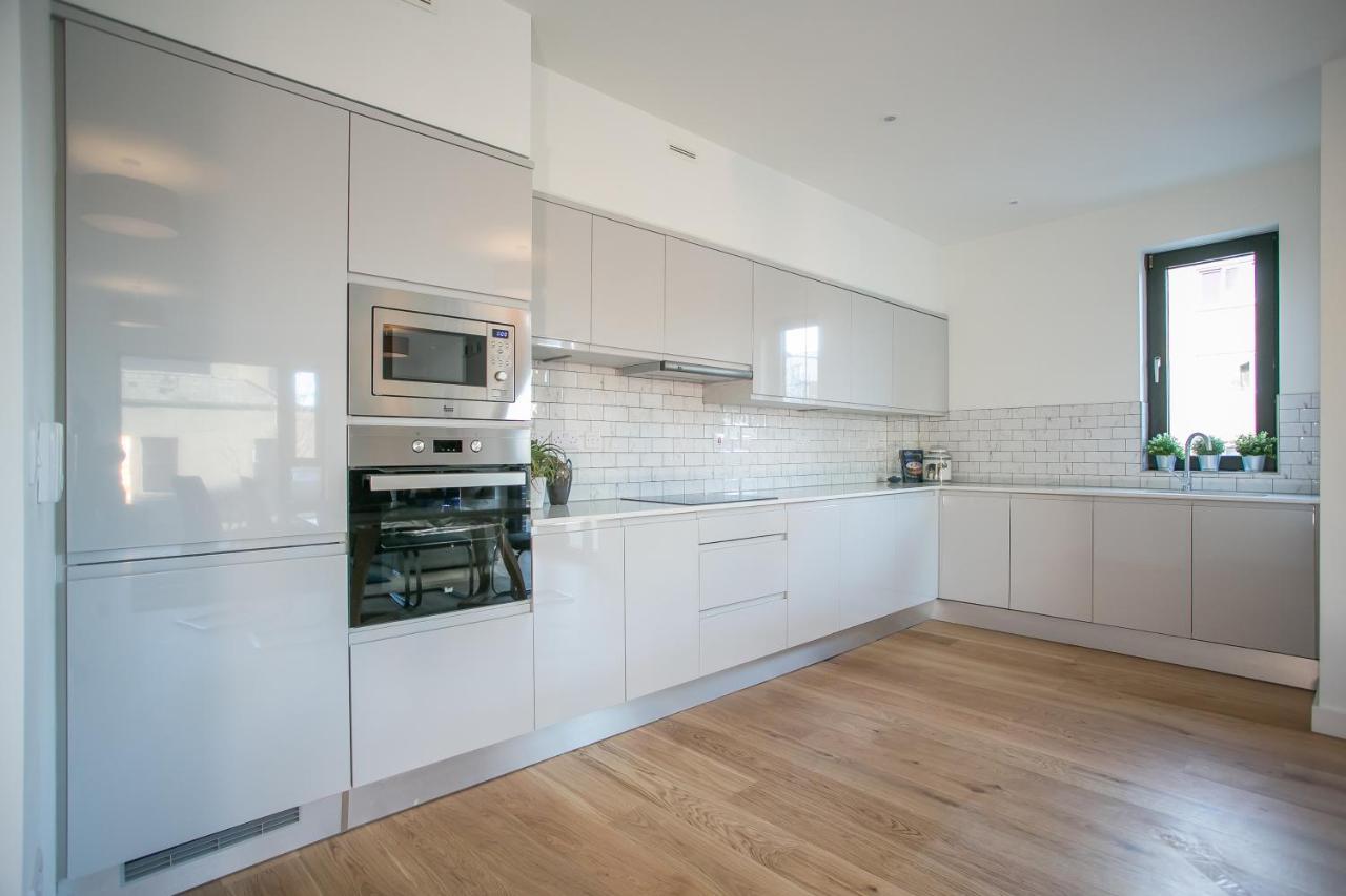 Grand Canal Square Apartments Дублин Экстерьер фото