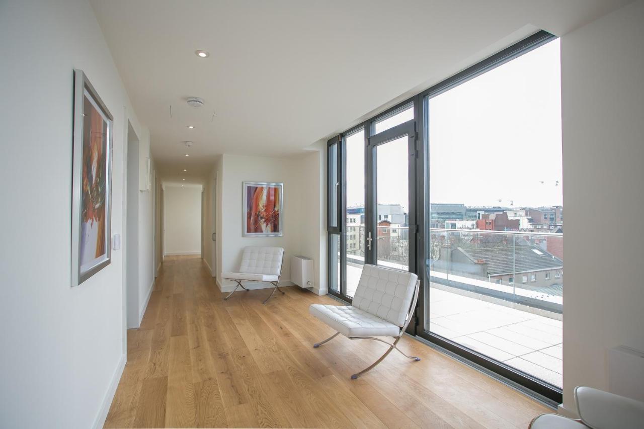 Grand Canal Square Apartments Дублин Экстерьер фото