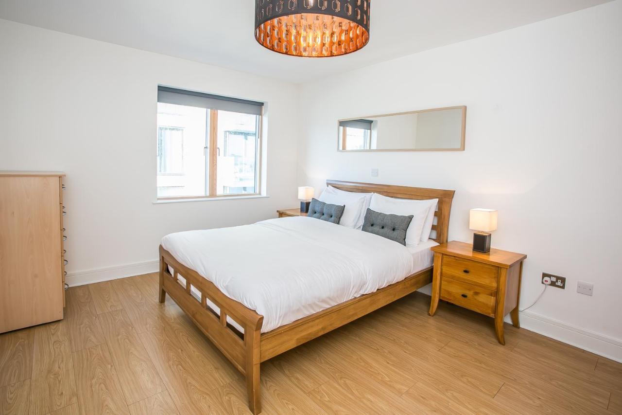 Grand Canal Square Apartments Дублин Экстерьер фото