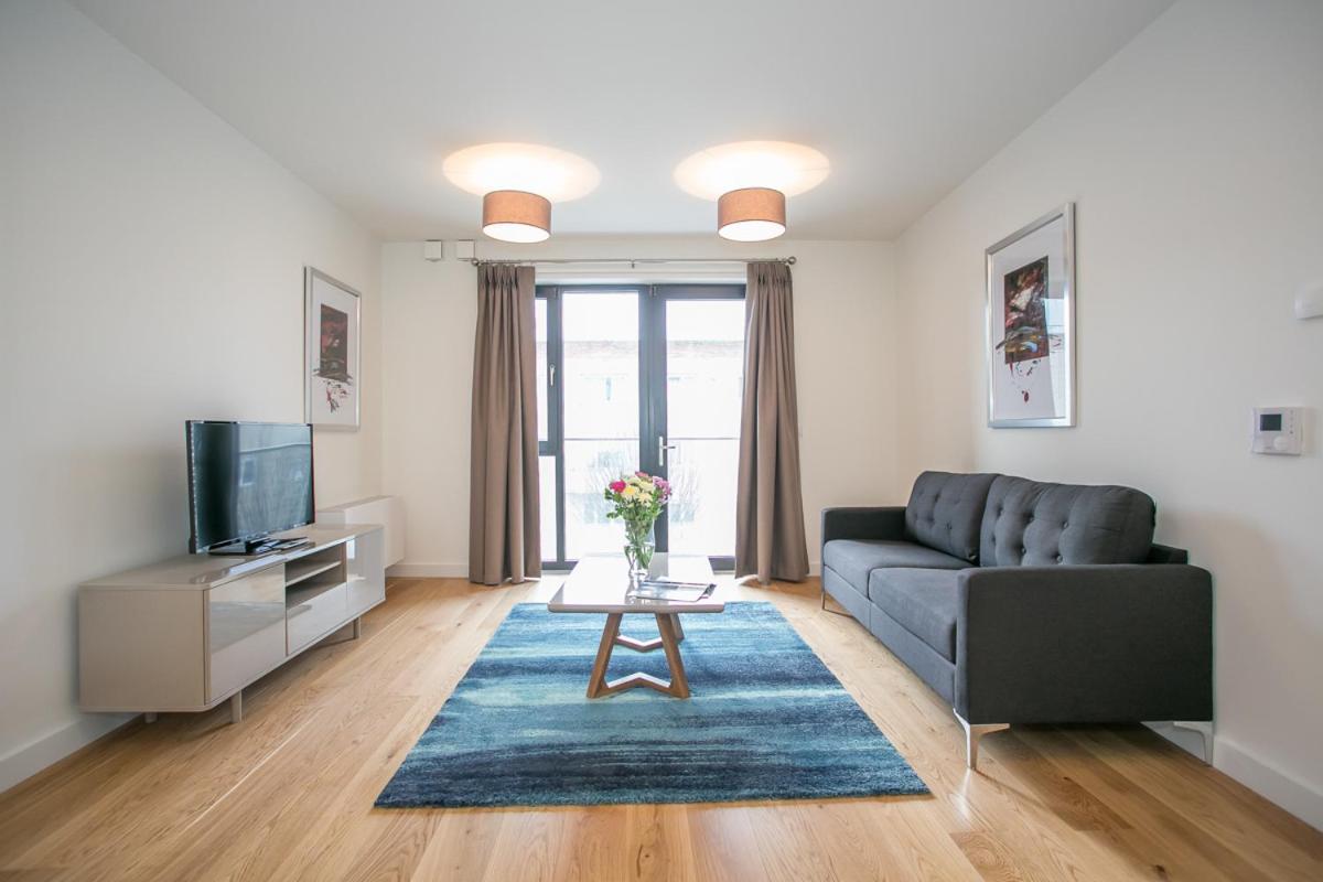 Grand Canal Square Apartments Дублин Экстерьер фото