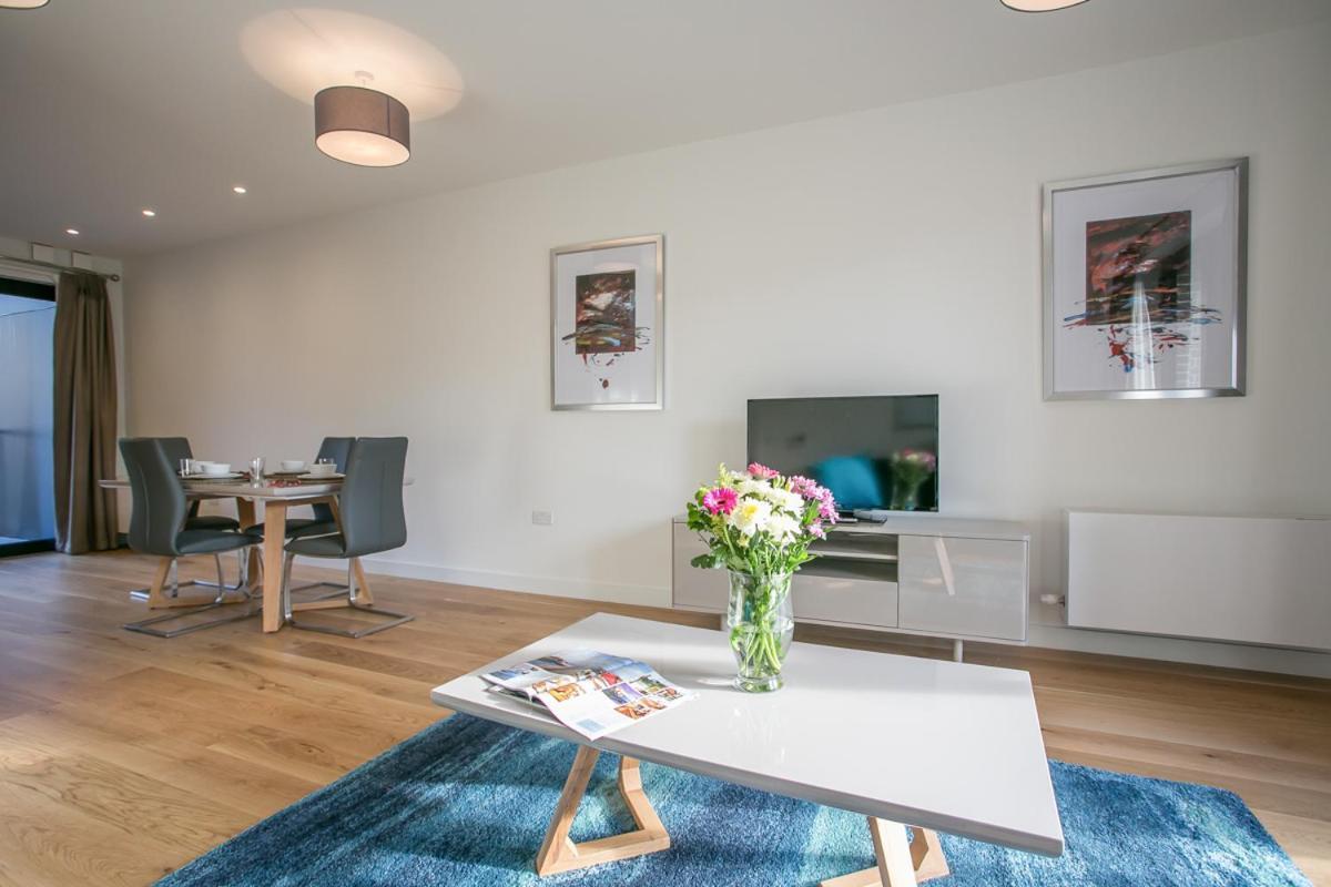 Grand Canal Square Apartments Дублин Экстерьер фото