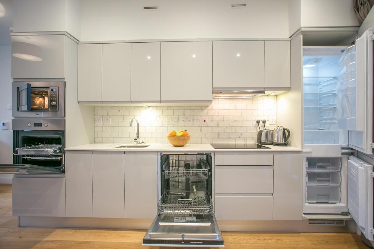 Grand Canal Square Apartments Дублин Экстерьер фото