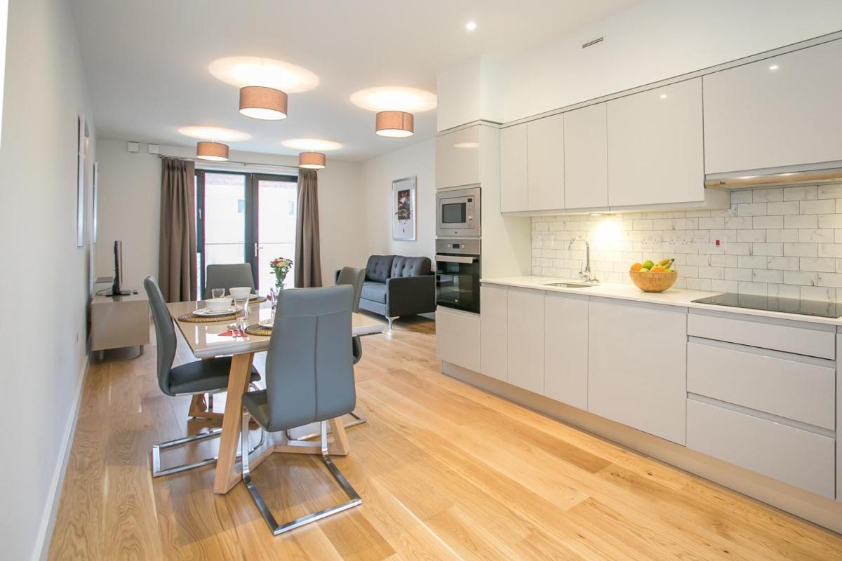 Grand Canal Square Apartments Дублин Экстерьер фото