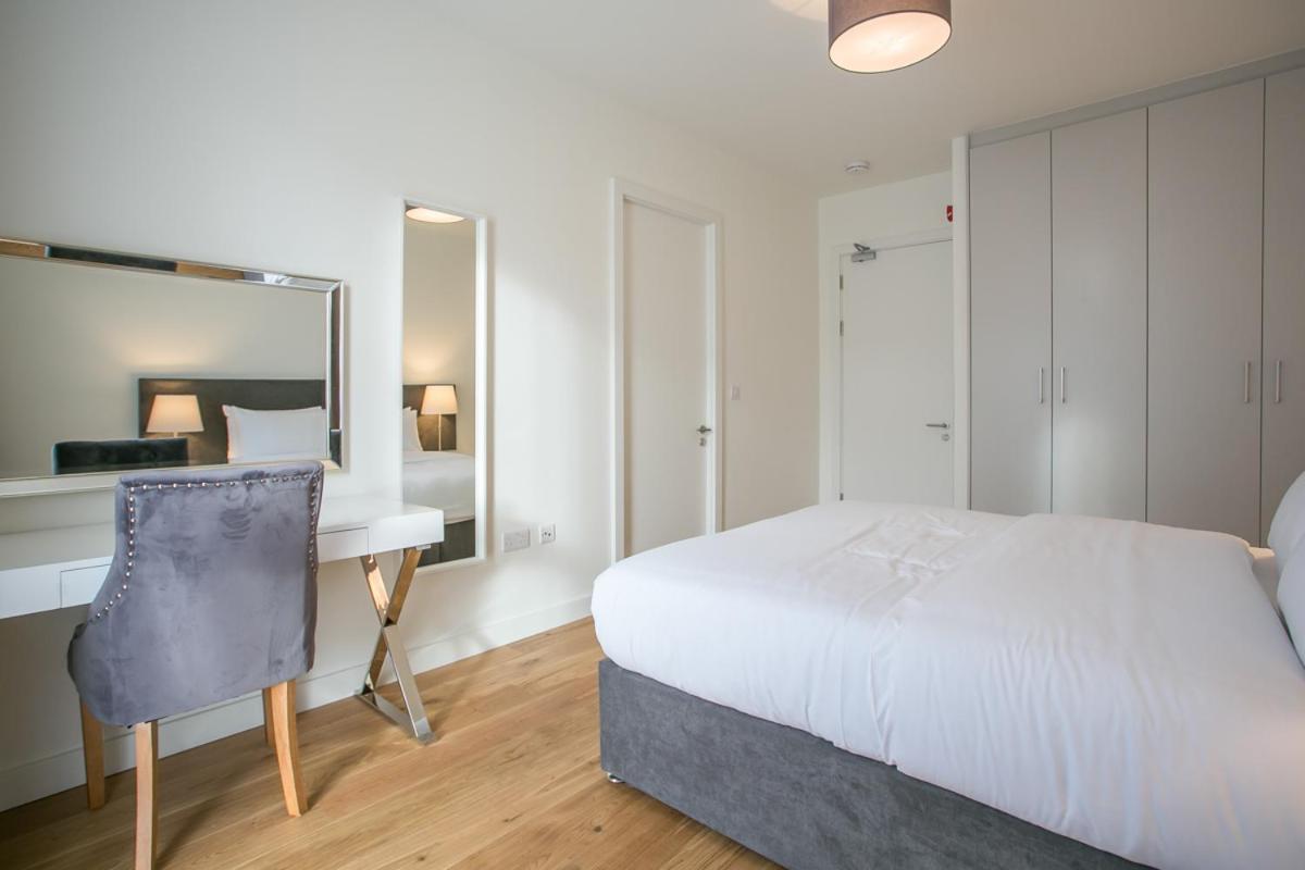 Grand Canal Square Apartments Дублин Экстерьер фото
