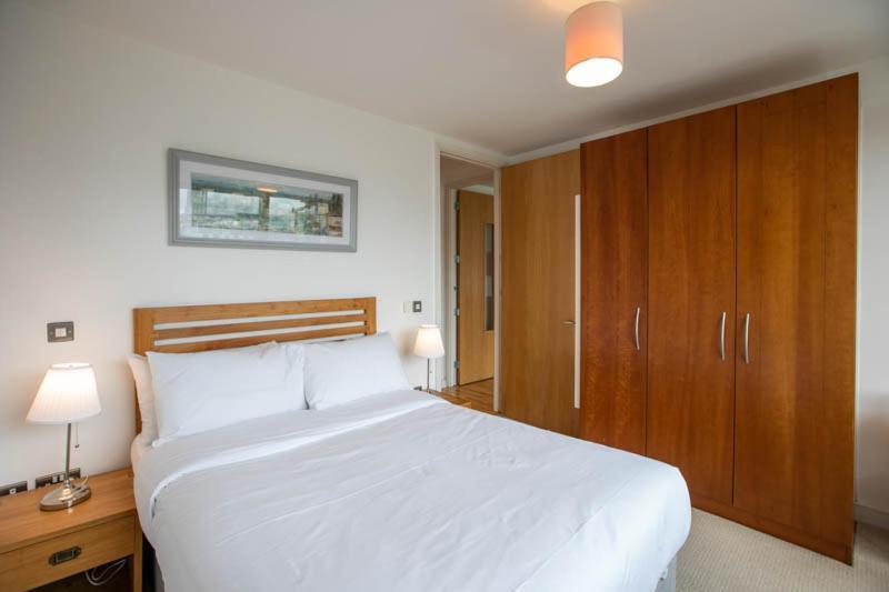Grand Canal Square Apartments Дублин Экстерьер фото