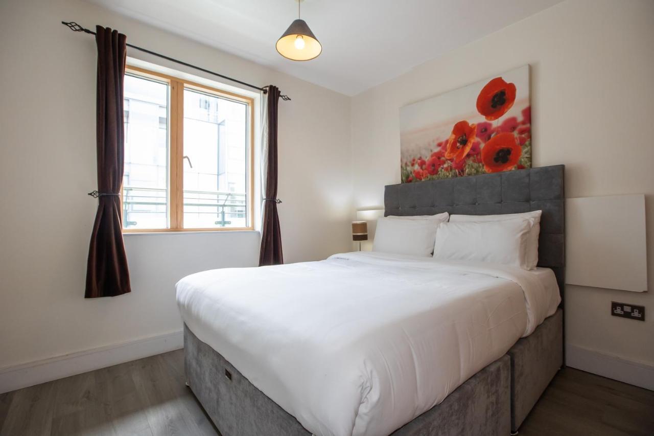 Grand Canal Square Apartments Дублин Экстерьер фото