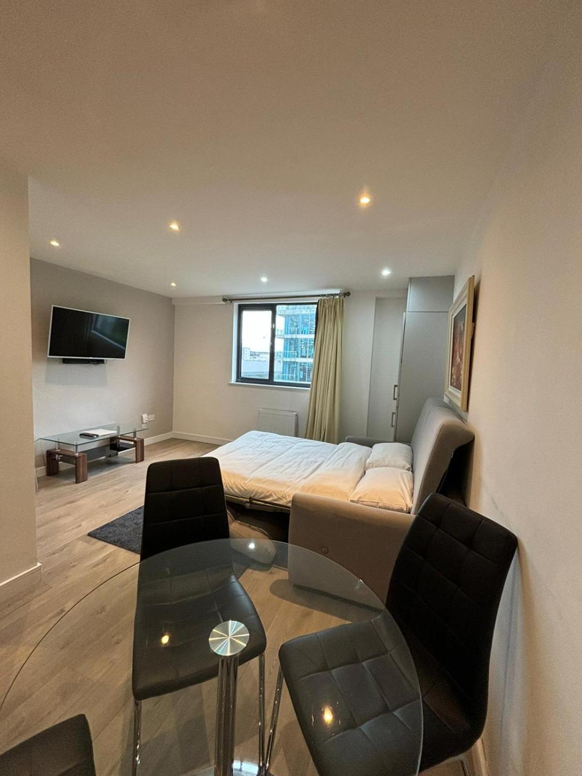 Grand Canal Square Apartments Дублин Экстерьер фото