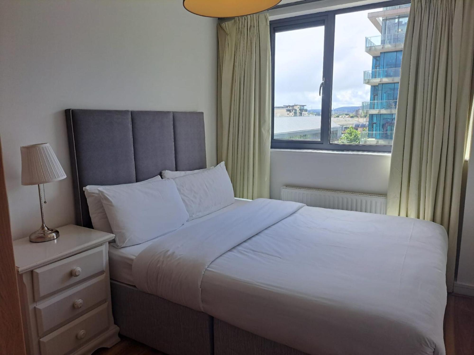Grand Canal Square Apartments Дублин Экстерьер фото