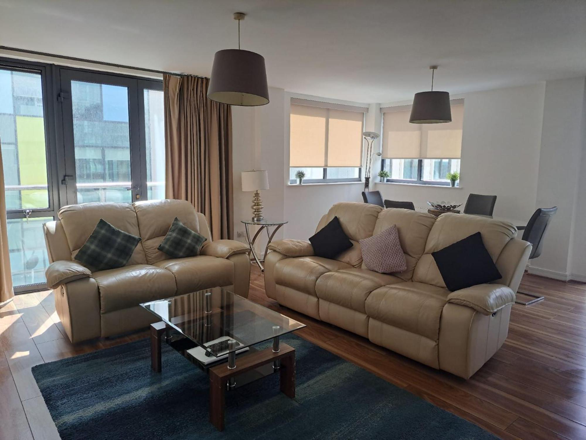 Grand Canal Square Apartments Дублин Экстерьер фото