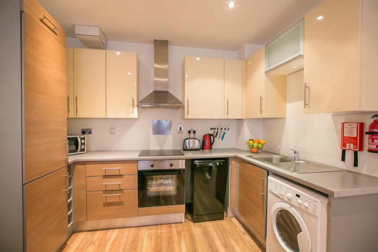 Grand Canal Square Apartments Дублин Экстерьер фото