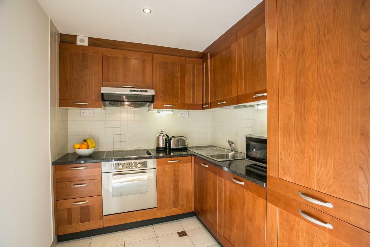 Grand Canal Square Apartments Дублин Экстерьер фото