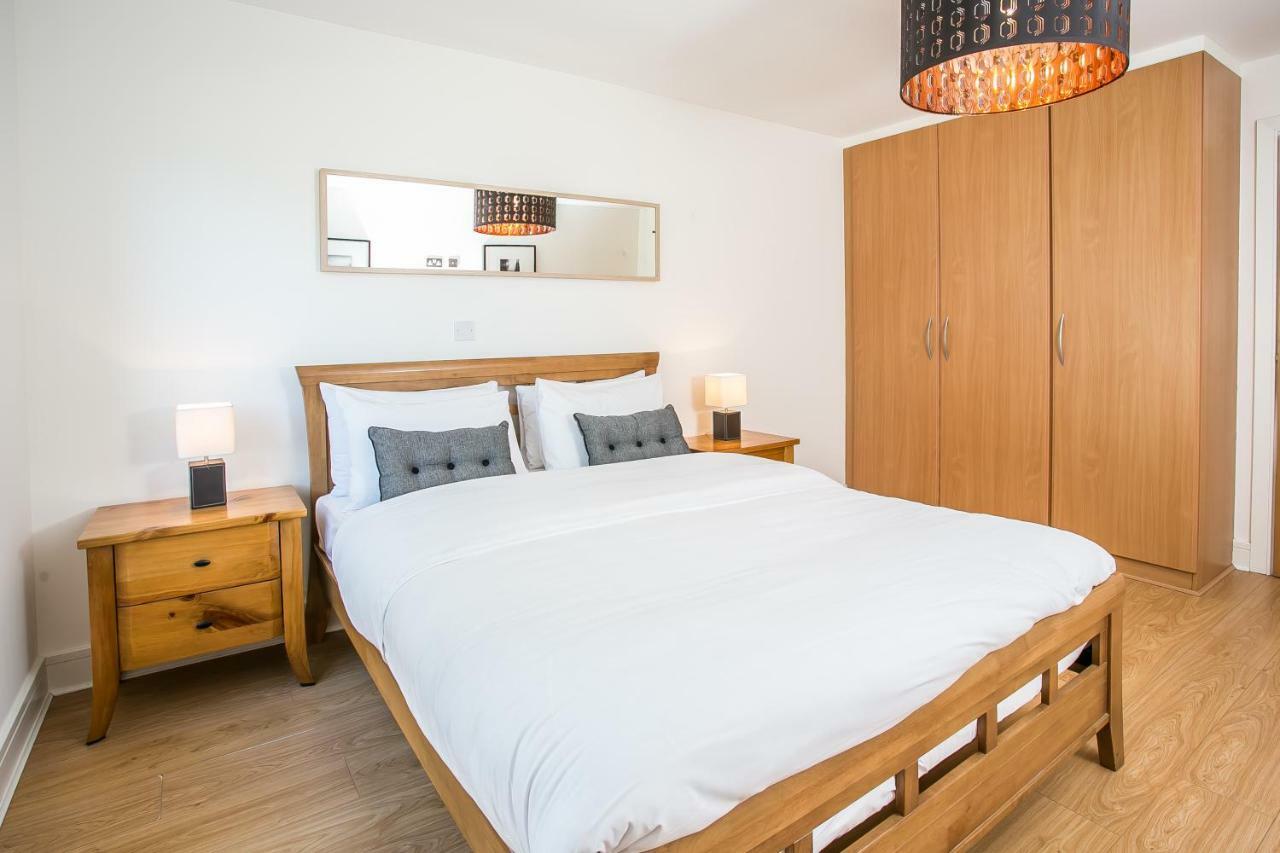 Grand Canal Square Apartments Дублин Экстерьер фото