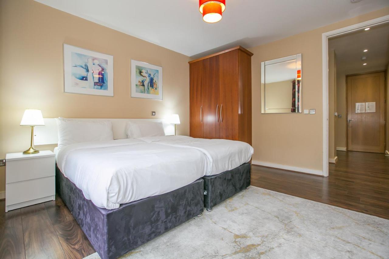 Grand Canal Square Apartments Дублин Экстерьер фото