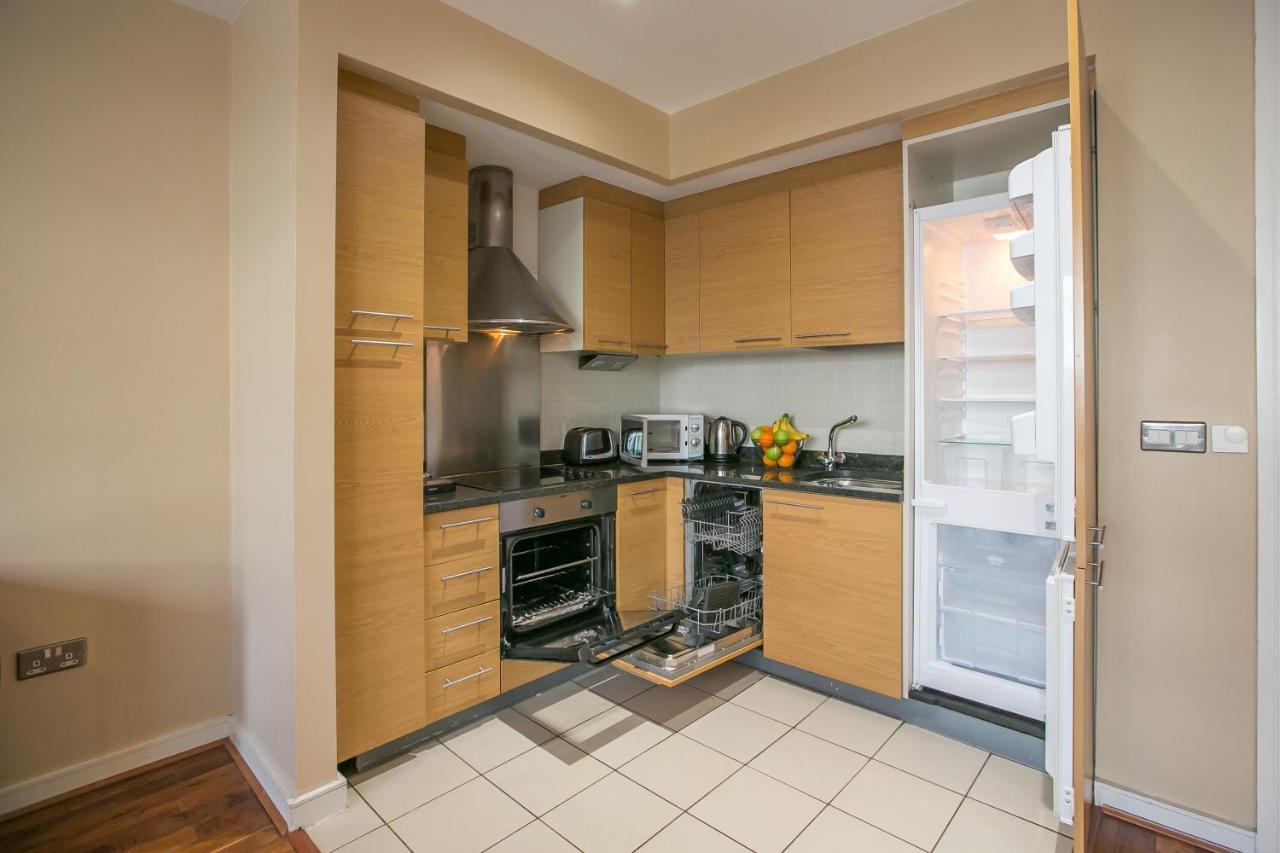Grand Canal Square Apartments Дублин Экстерьер фото