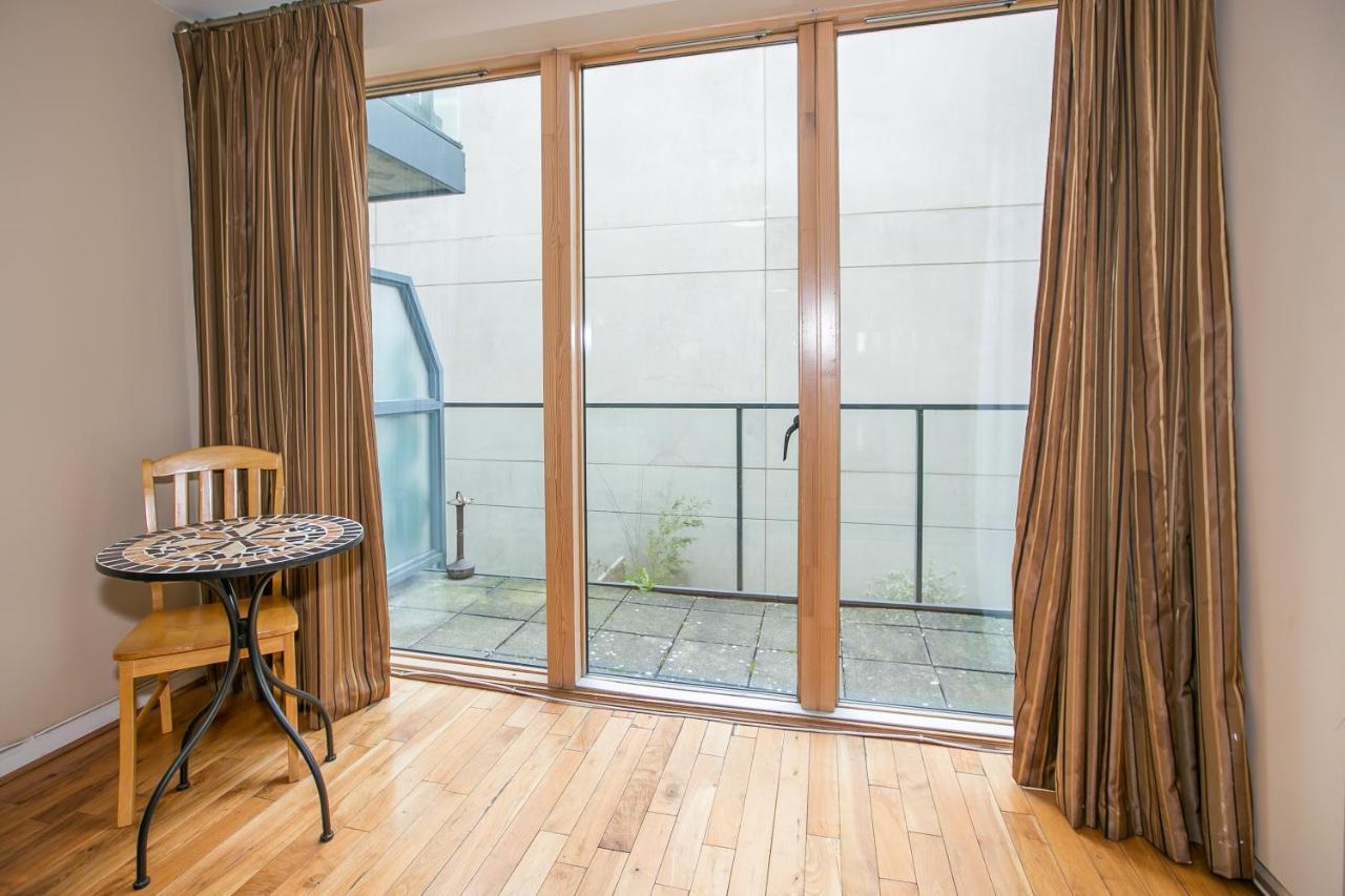 Grand Canal Square Apartments Дублин Экстерьер фото